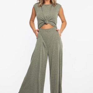 NWOT Bucklist jumpsuit Open front Stretchy waist Wide Leg With Pockets Size S